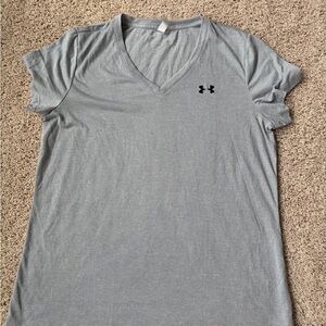 Under Armour Women's Light Gray V-Neck Tee size L